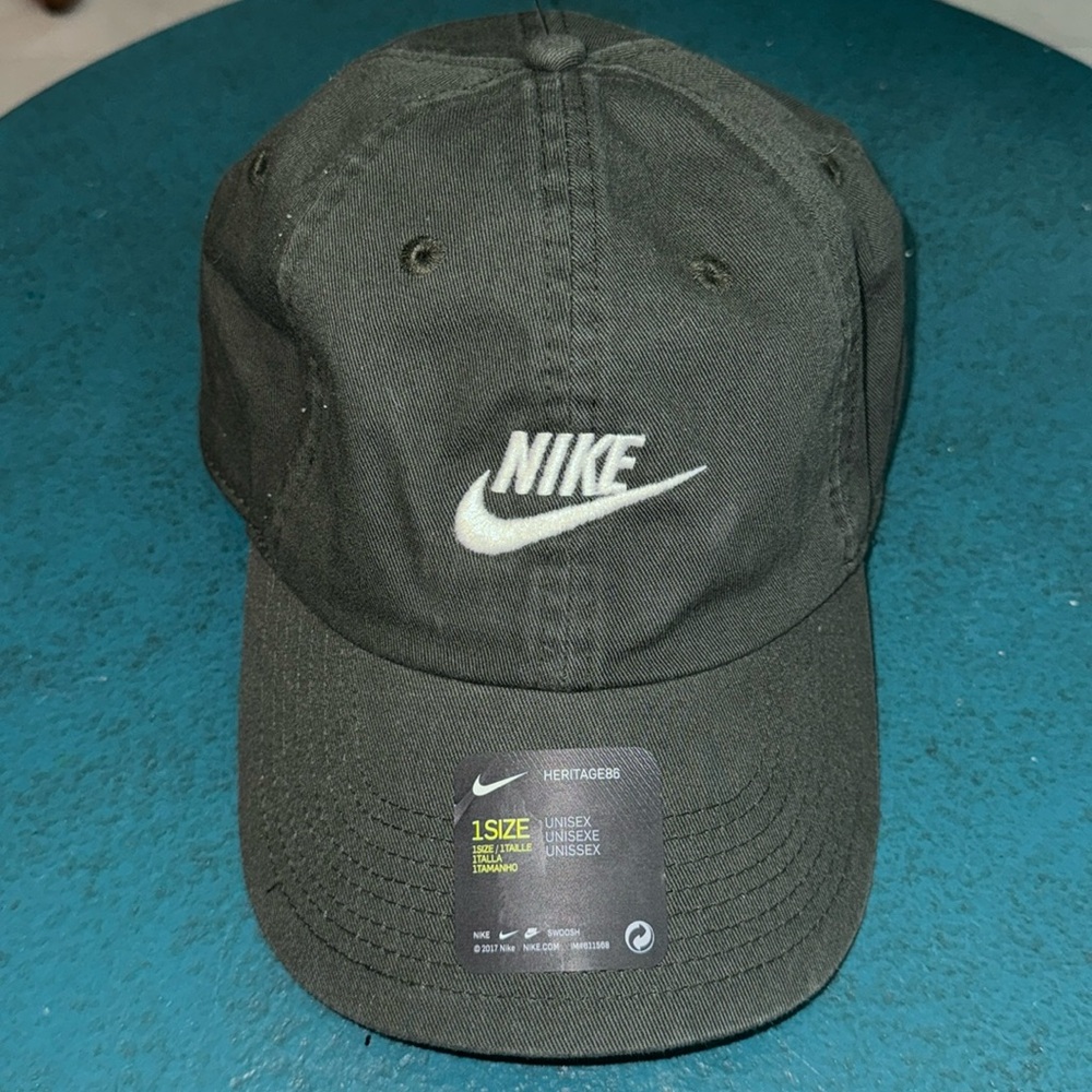 NIKE DAD HAT - GRAY/ BLACK DISTRESSED